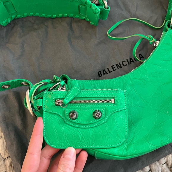 WOMEN'S LE CAGOLE XS SHOULDER BAG IN GREEN
*AUTHENTIC* has receipt & dustbag - Picture 3 of 14